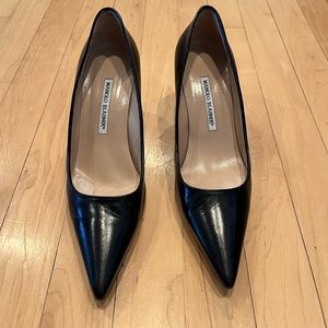 Malono Blahnik 2 1/2” heels black leather